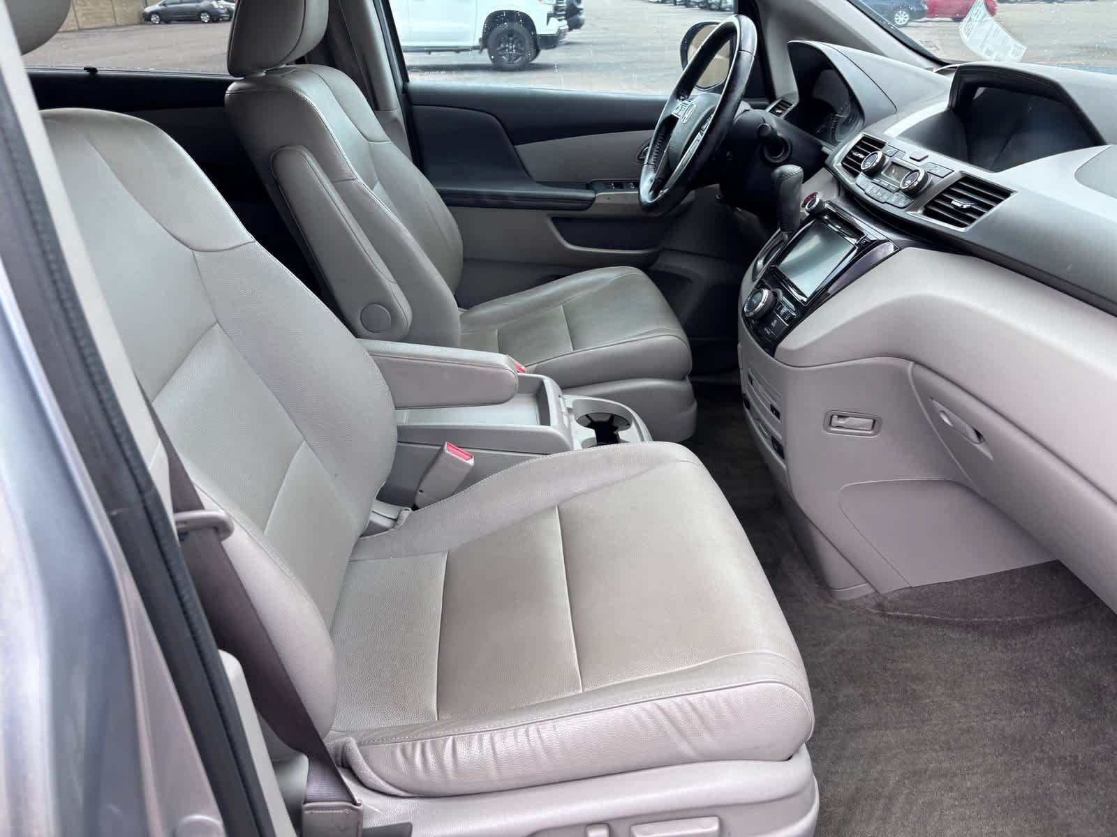 Used 2016 Honda Odyssey Touring Elite image 9