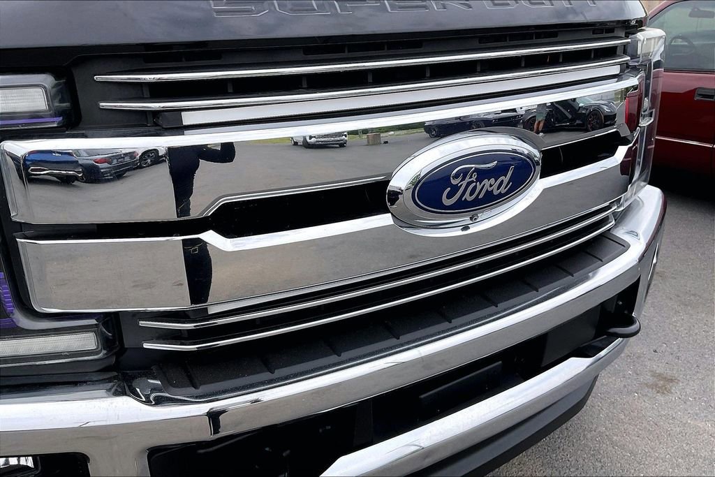 Used 2017 Ford F250 Lariat w/ Lariat Ultimate Package AWD/4WD image 28