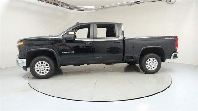 Used 2024 Chevrolet Silverado 2500 LT w/ Convenience Package image 2