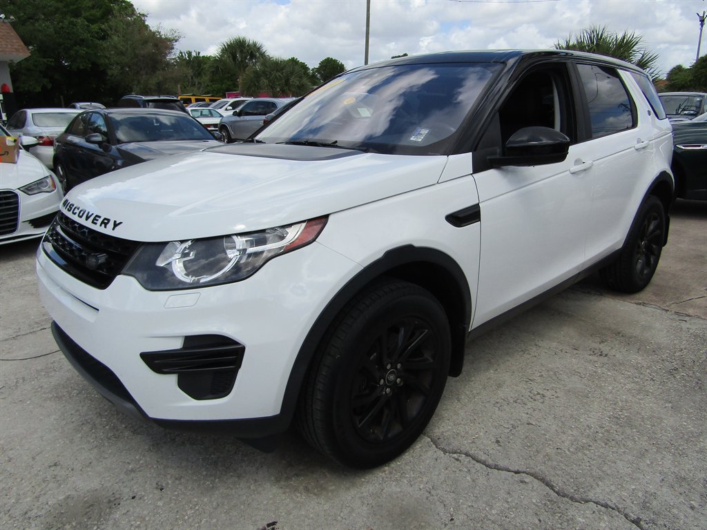 Used 2017 Land Rover Discovery Sport SE AWD/4WD image 1