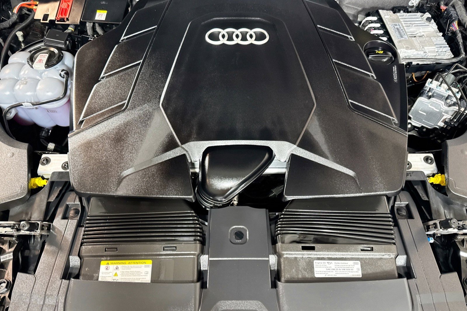Used 2025 Audi Q8 Premium w/ Black Optic Package AWD/4WD image 29