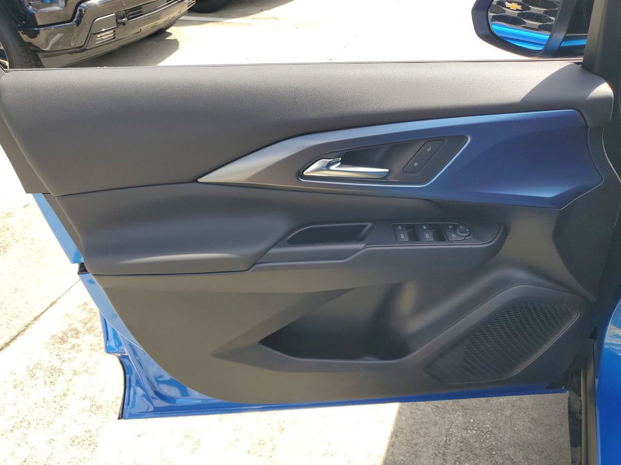 New 2025 Chevrolet Equinox EV LT image 14