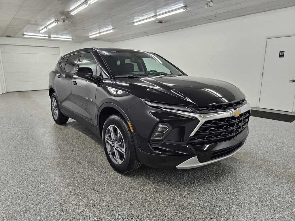 Used 2026 Chevrolet Blazer LT FWD image 3