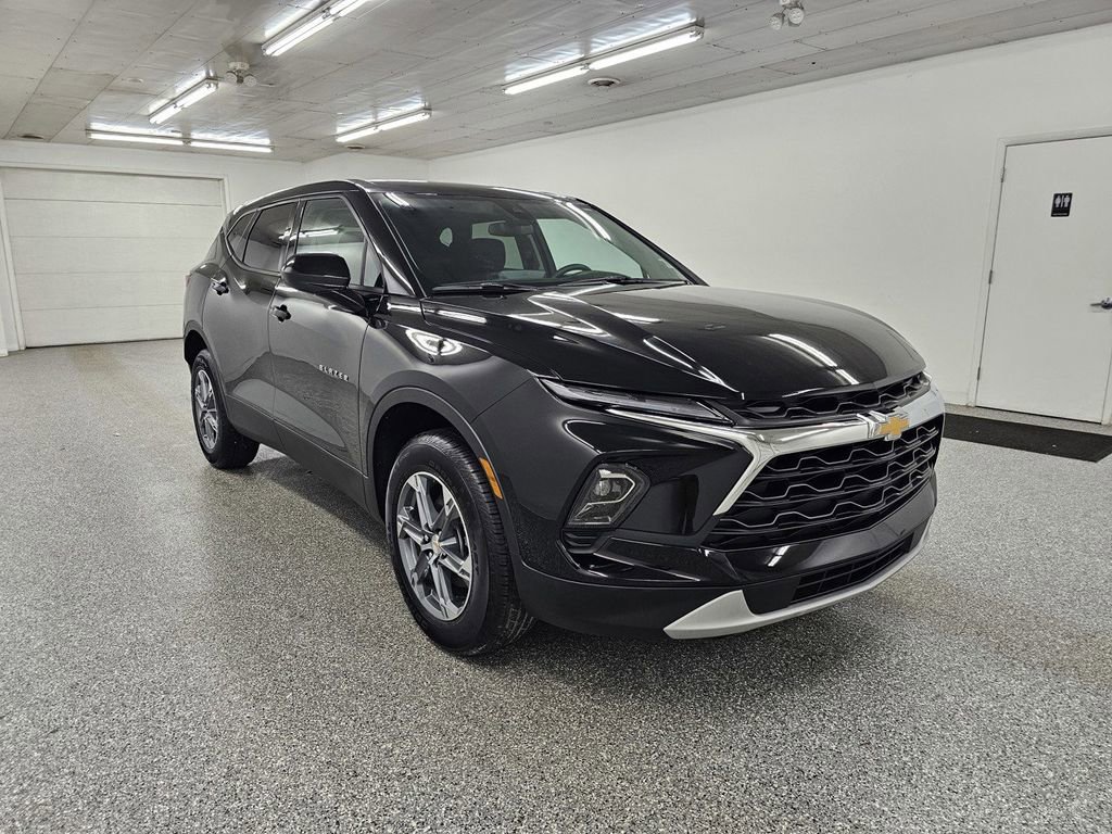 Used 2026 Chevrolet Blazer LT FWD image 3