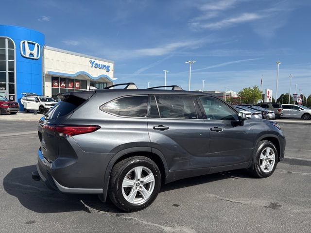 Used 2020 Toyota Highlander LE AWD/4WD image 3