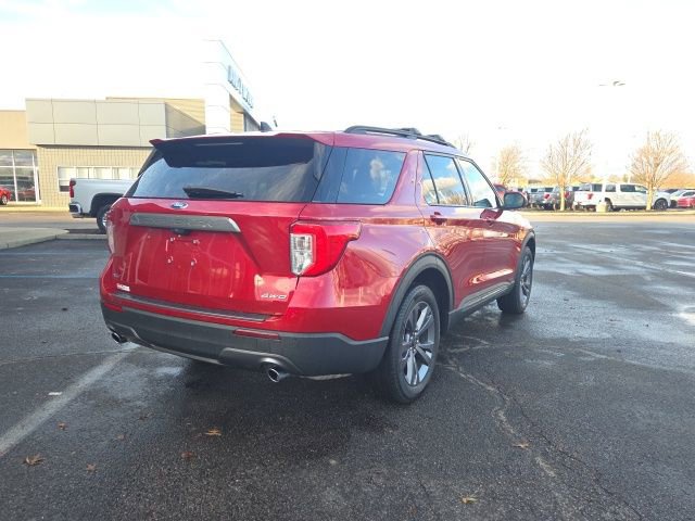 Used 2023 Ford Explorer XLT w/ Equipment Group 202A image 3