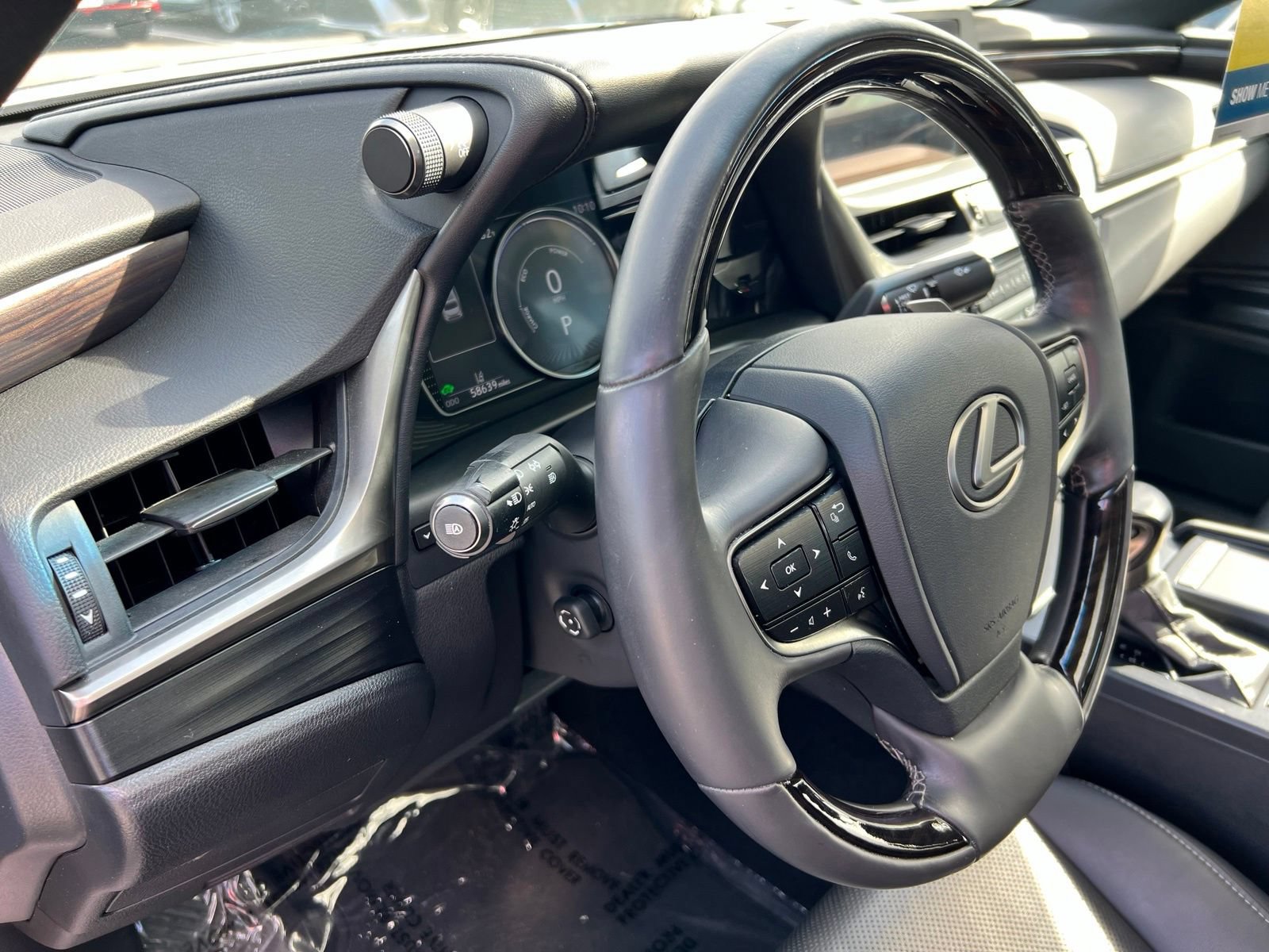 Used 2020 Lexus ES 300h w/ Premium Package FWD image 32