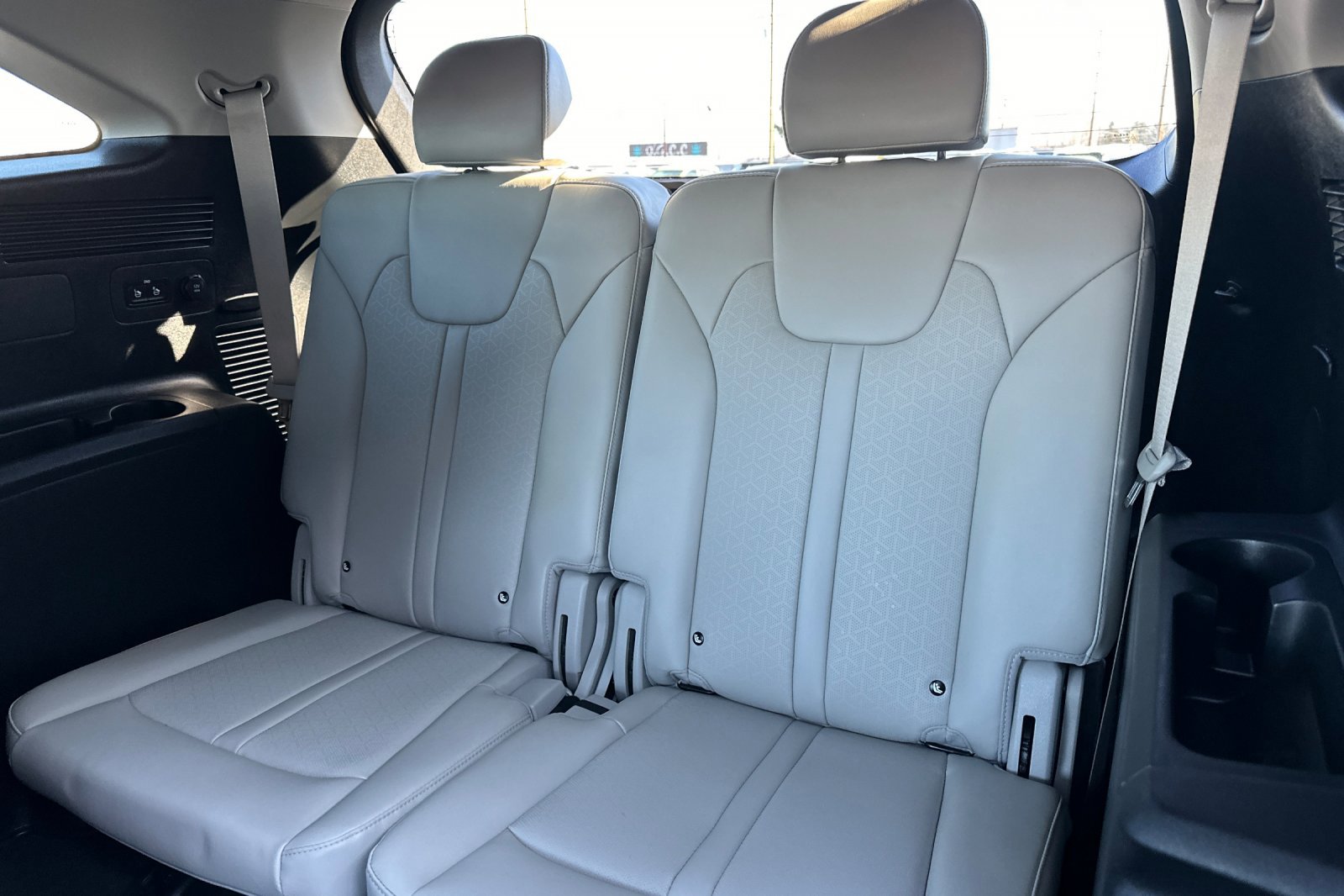 Used 2023 Kia Sorento EX image 16