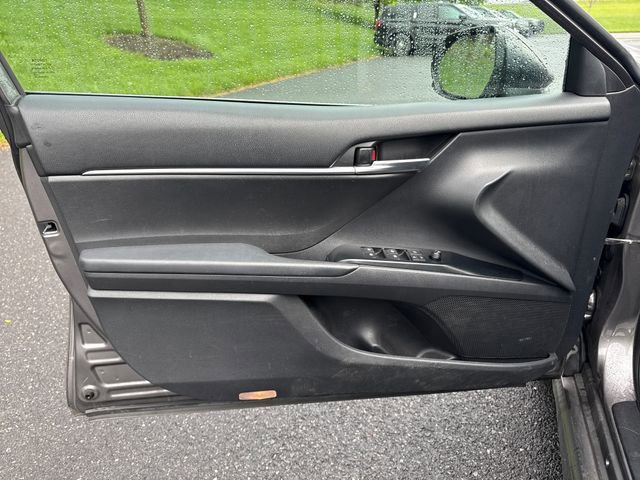 Used 2019 Toyota Camry SE FWD image 21