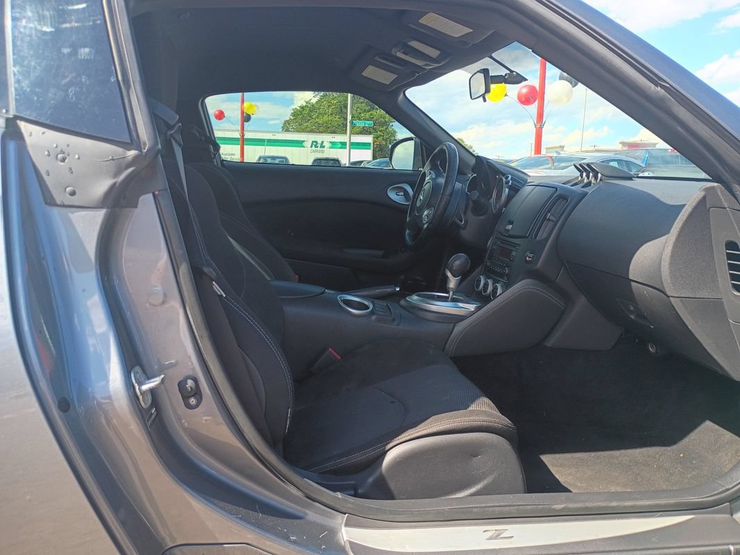 Used 2016 Nissan 370Z Coupe RWD image 14