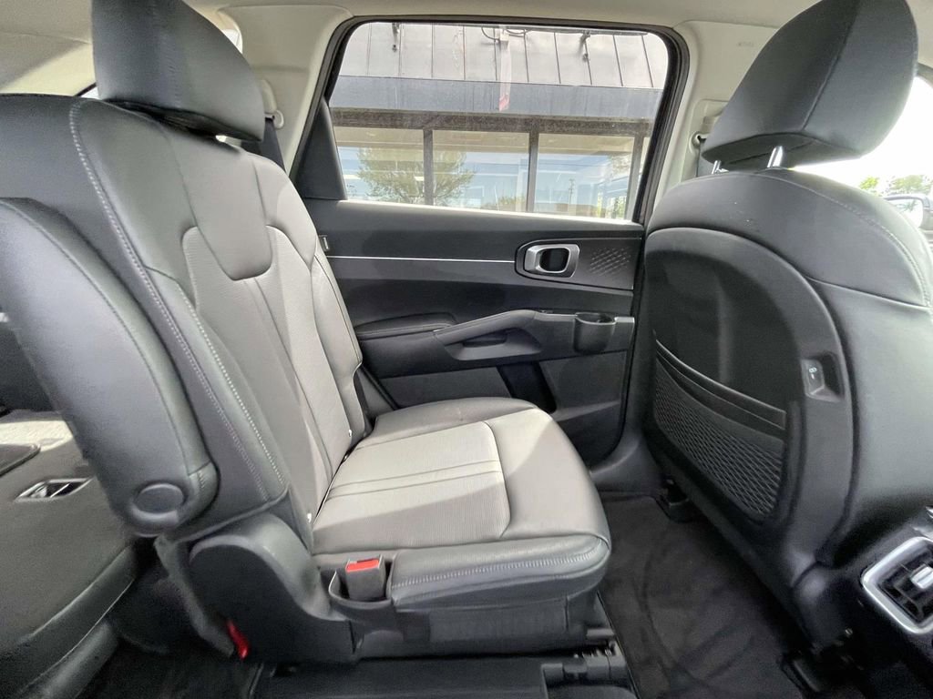 Certified 2025 Kia Sorento EX image 20