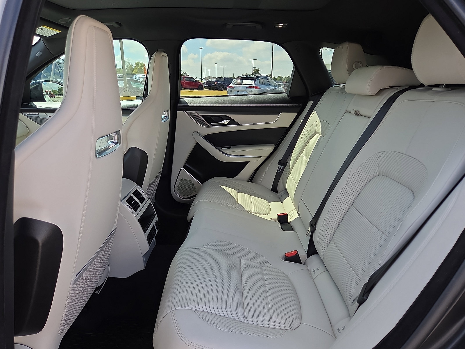 Used 2025 Jaguar F-PACE R-Dynamic S AWD/4WD image 10