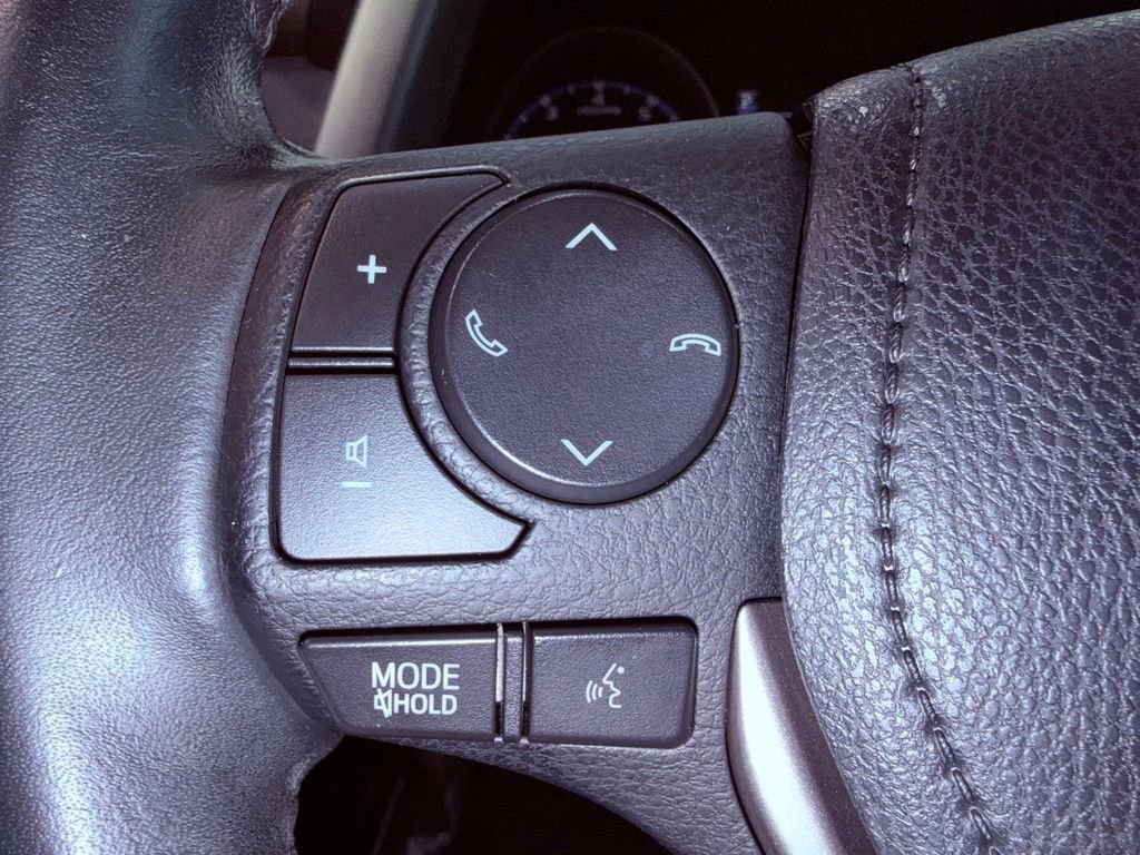 Used 2018 Toyota RAV4 XLE FWD image 18