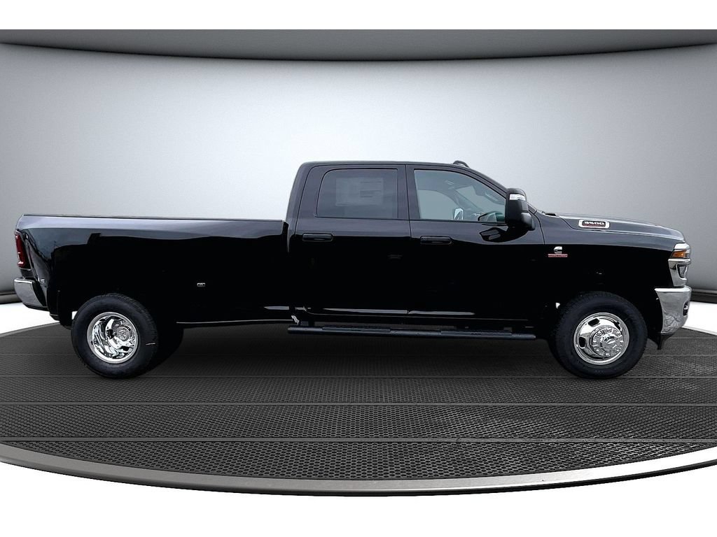 New 2026 RAM 3500 Tradesman AWD/4WD image 17