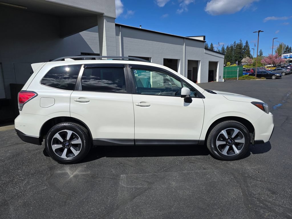 Used 2017 Subaru Forester 2.5i Premium AWD/4WD image 3