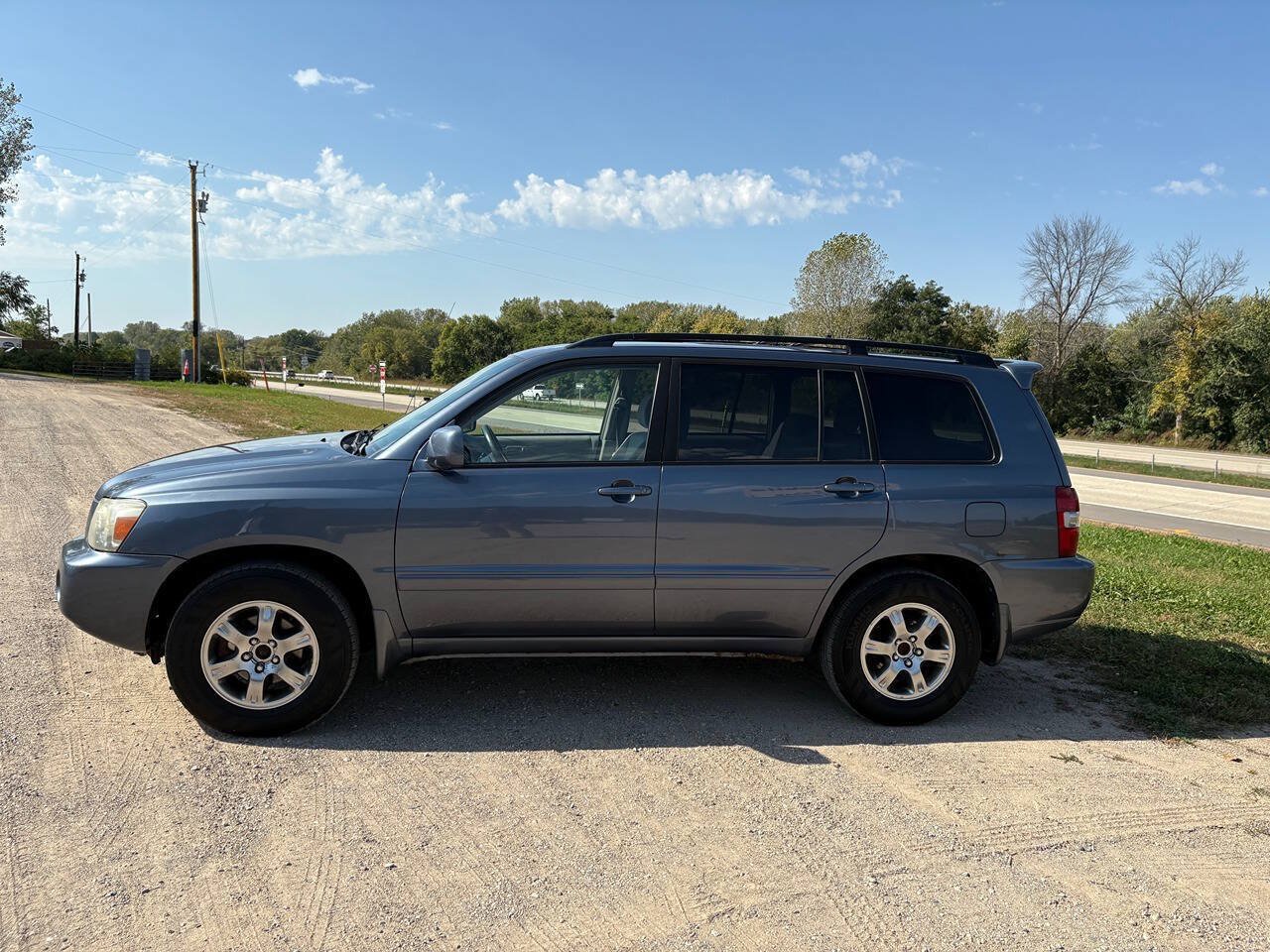 Used 2004 Toyota Highlander 2WD V6 w/ Appearance Pkg image 6