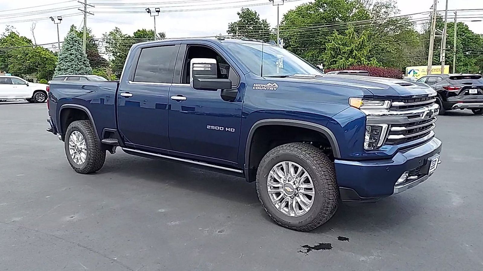 Used 2022 Chevrolet Silverado 2500 High Country w/ Z71 Off-Road Package AWD/4WD image 2