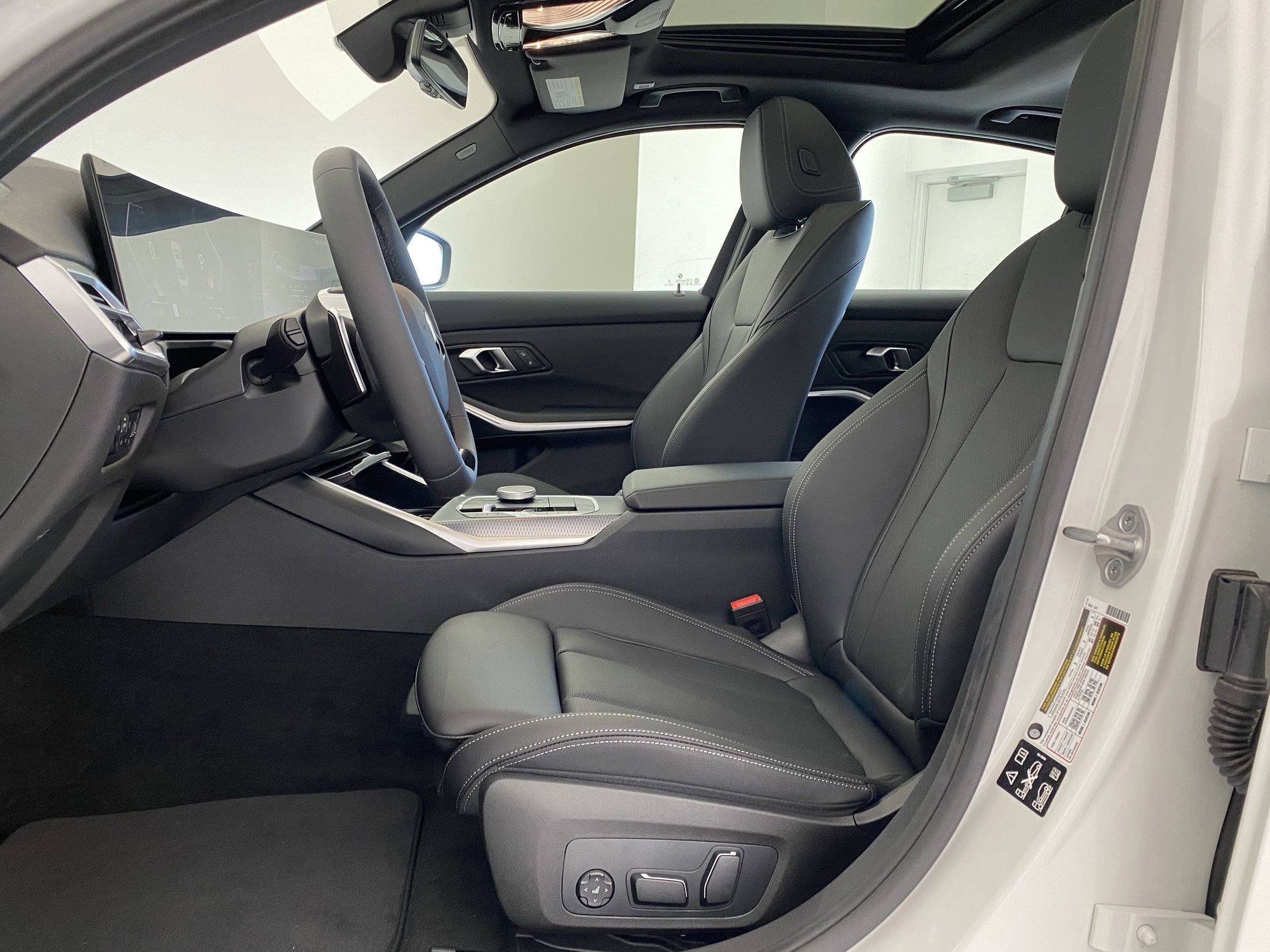 Used 2025 BMW 330i xDrive Sedan w/ Convenience Package image 4