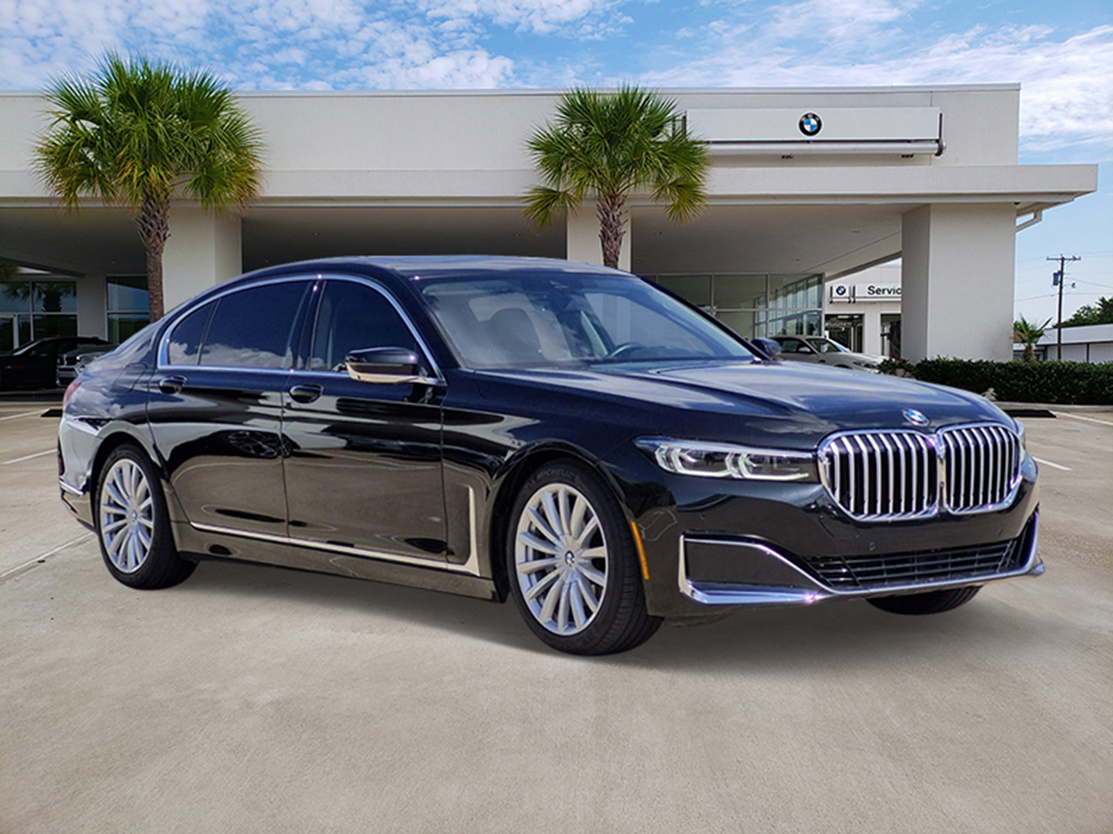 Used 2022 BMW 740i w/ Premium Package RWD image 3