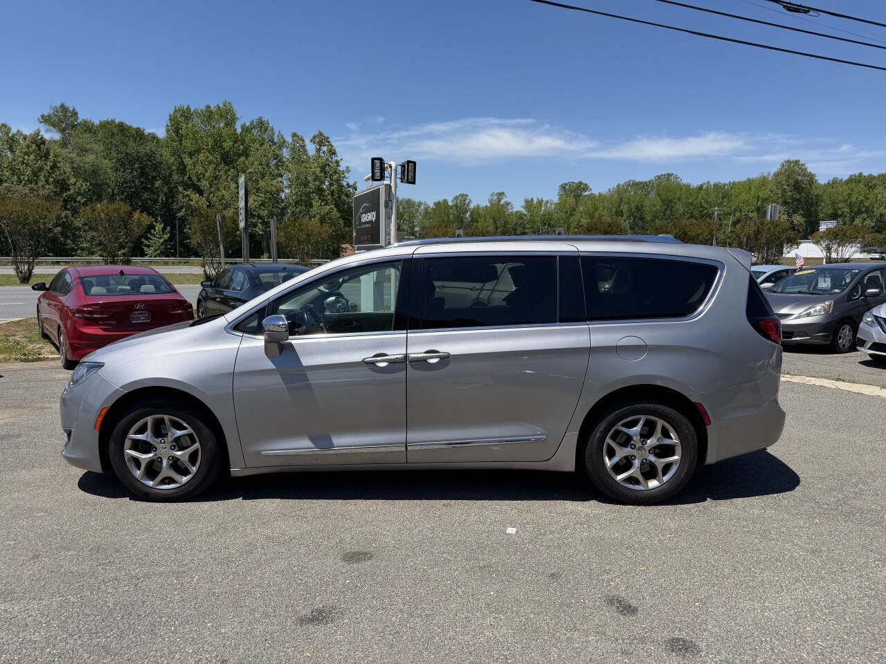 Used 2018 Chrysler Pacifica Limited FWD image 7