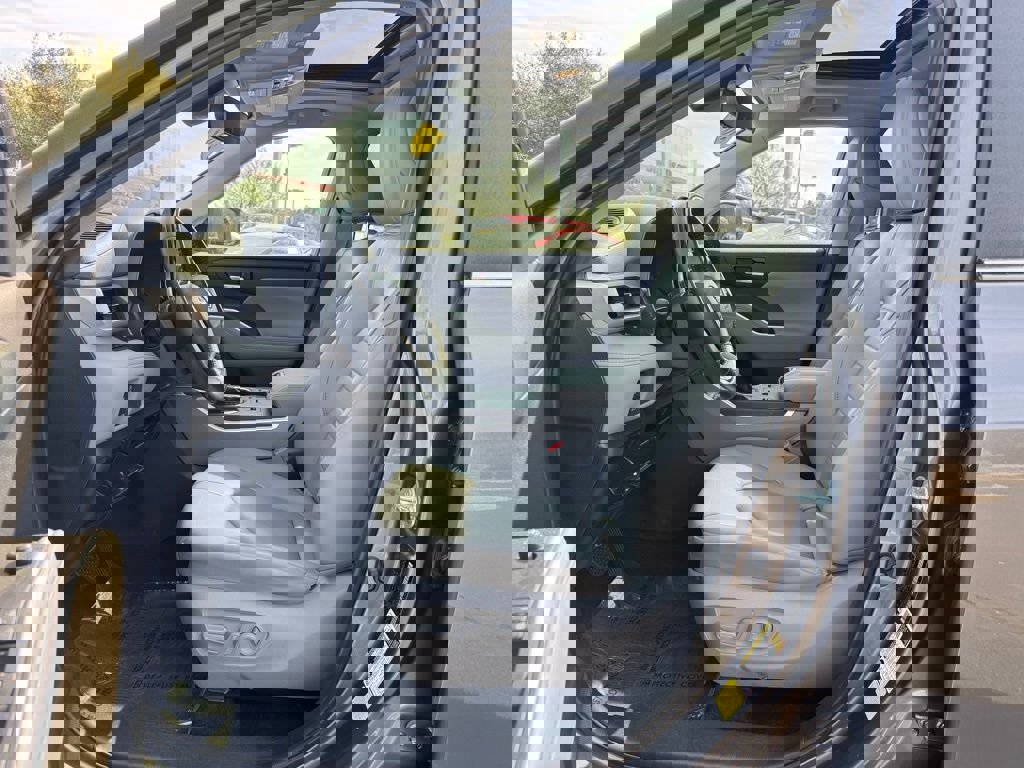 Certified 2024 Toyota Highlander XLE image 24