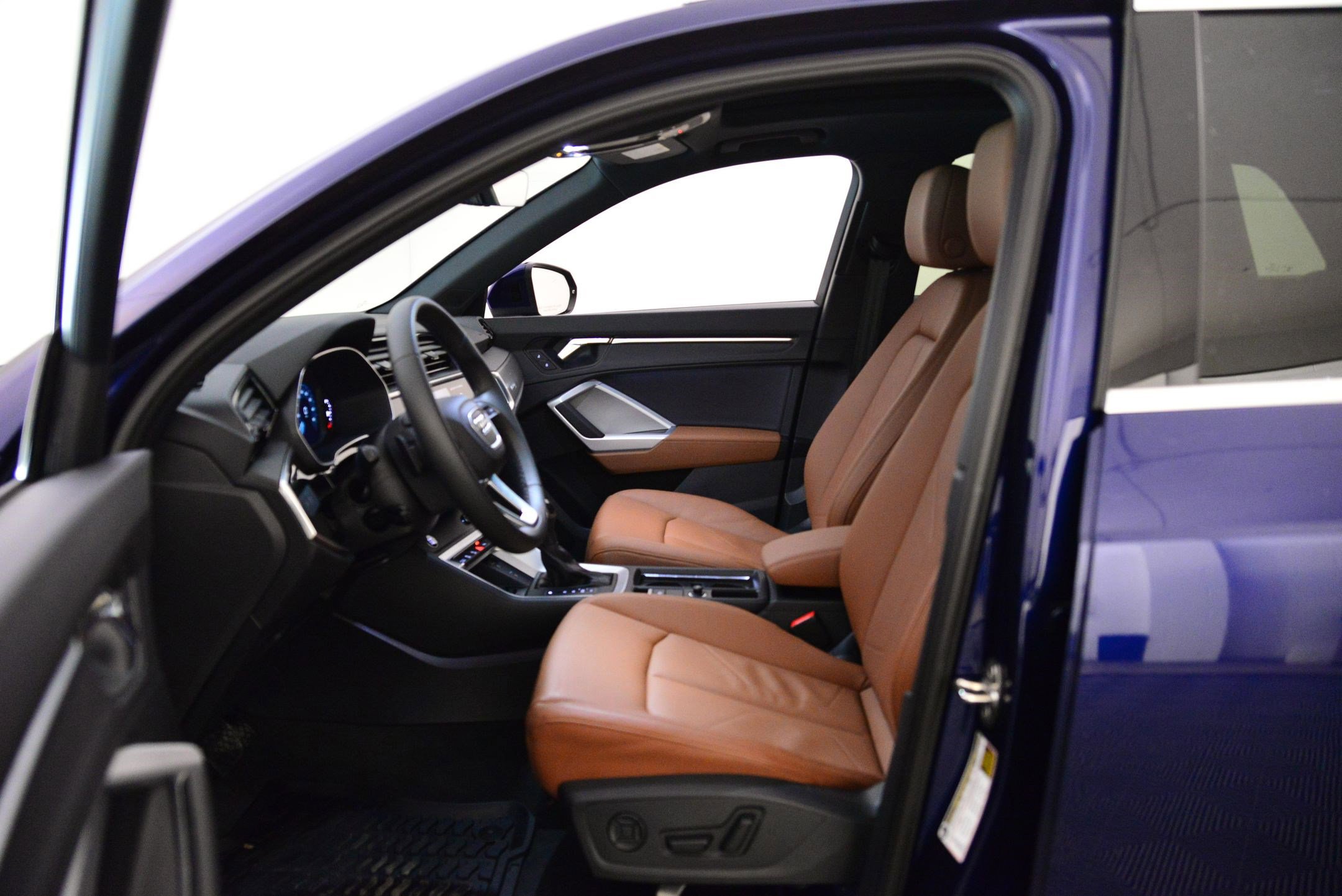 Certified 2025 Audi Q3 2.0T Premium w/ Convenience Package image 26