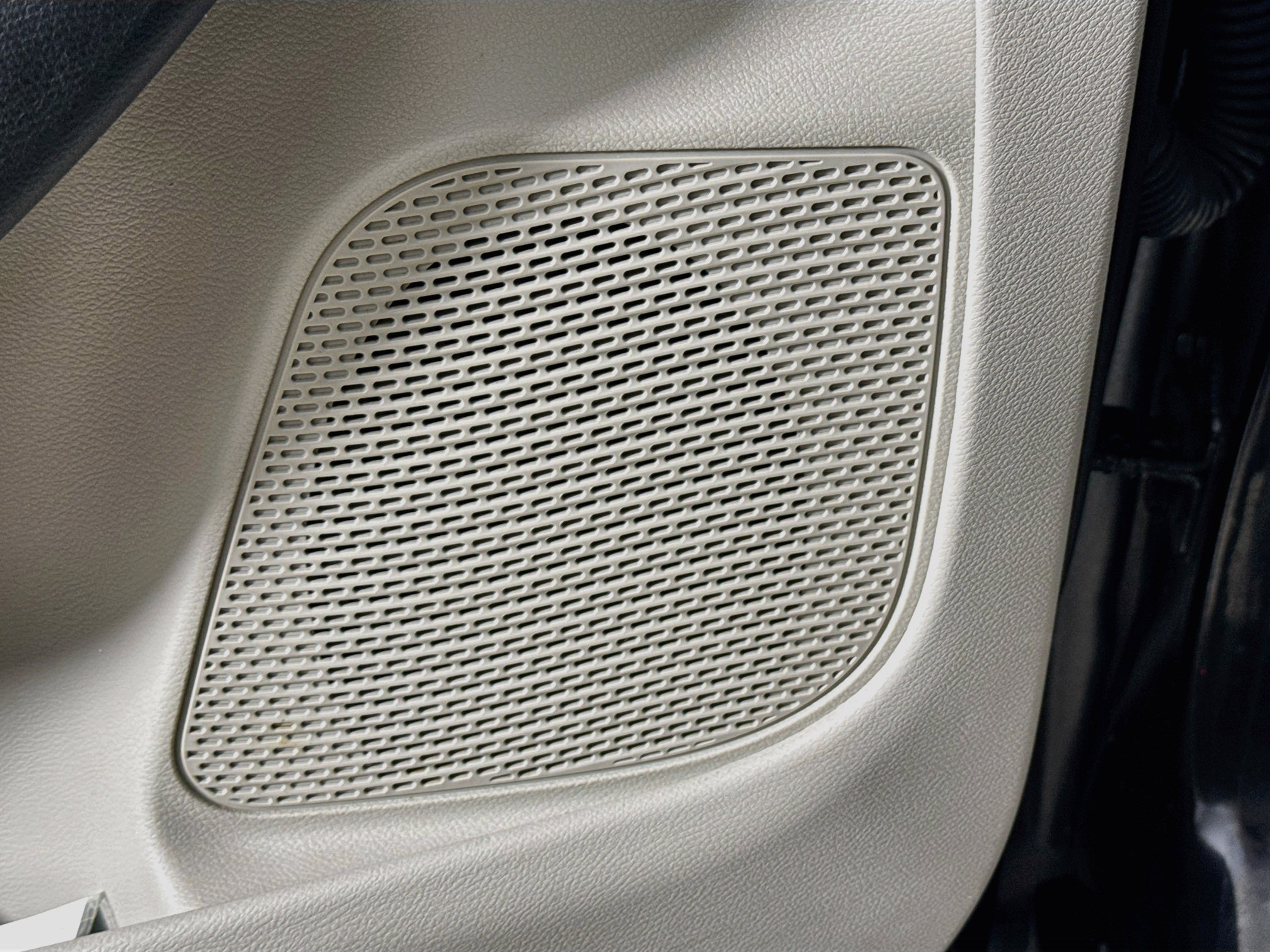 Used 2024 Chrysler Pacifica Touring-L FWD image 21