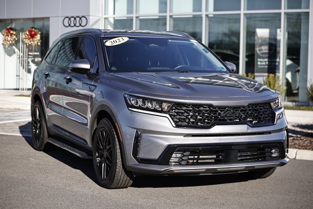 Used 2023 Kia Sorento EX image 2