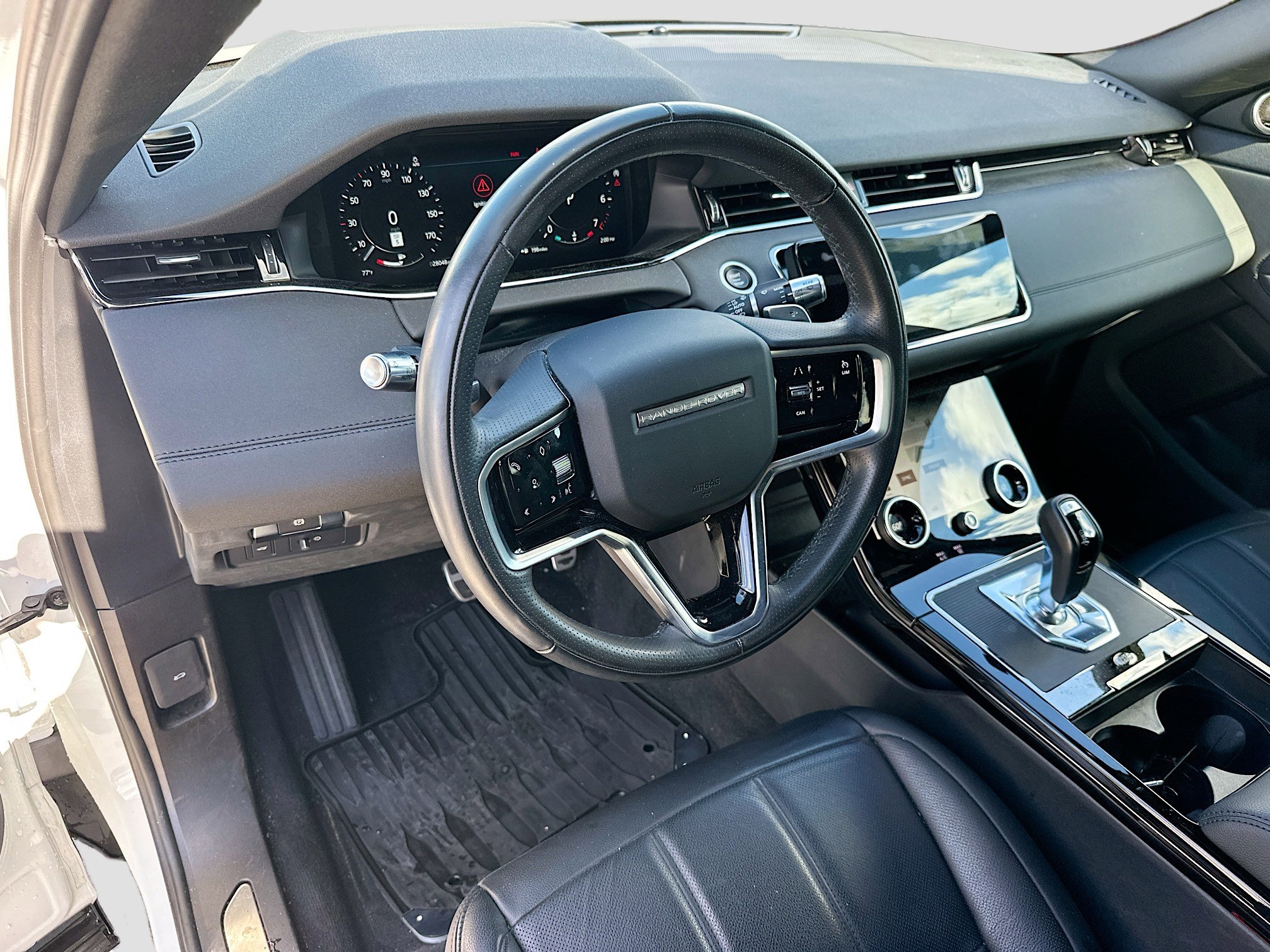 Used 2022 Land Rover Range Rover Evoque R-Dynamic SE image 9