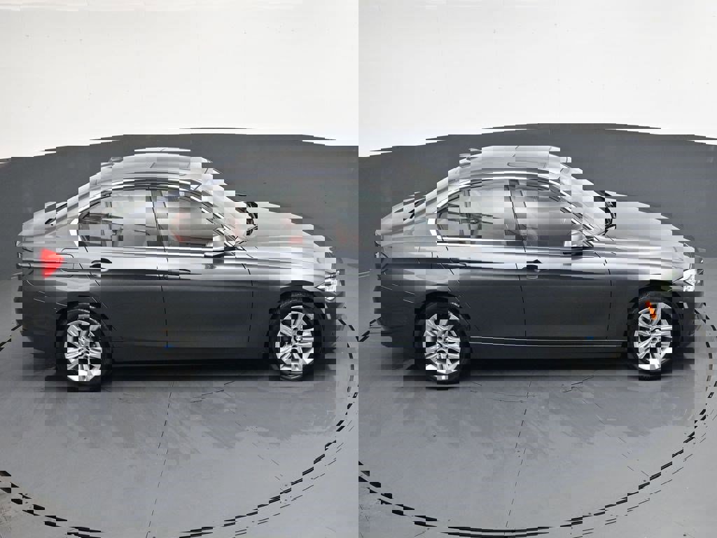 Used 2018 BMW 330i xDrive Sedan w/ Convenience Package image 23