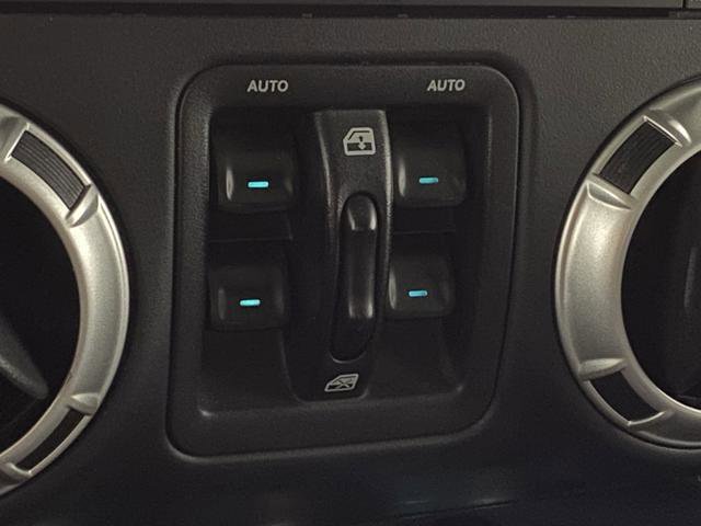 Used 2018 Jeep Wrangler Unlimited Rubicon w/ Cold Weather Group image 24