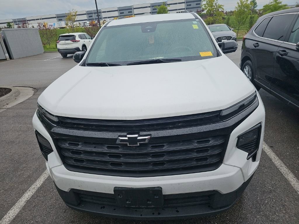 Used 2025 Chevrolet Traverse LT w/ Midnight/Sport Edition AWD/4WD image 2