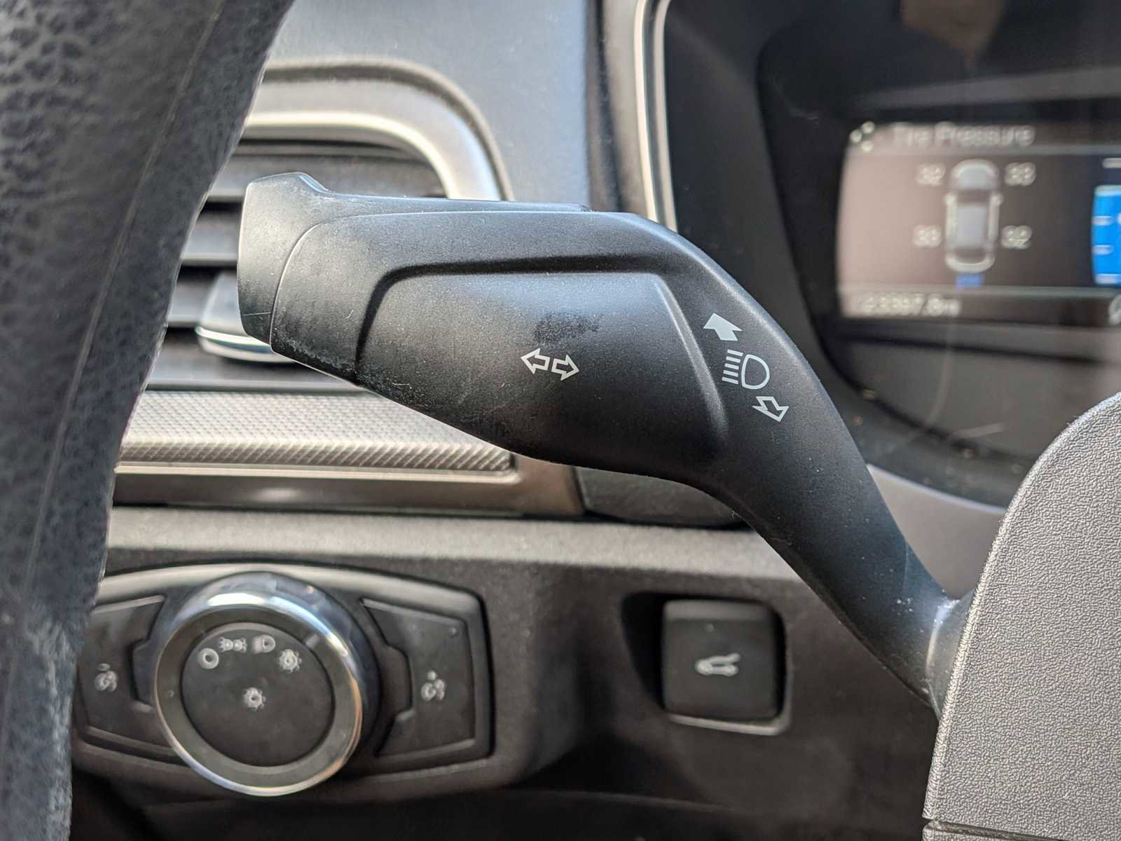 Used 2018 Ford Fusion SE w/ Fusion SE Technology Package FWD image 26