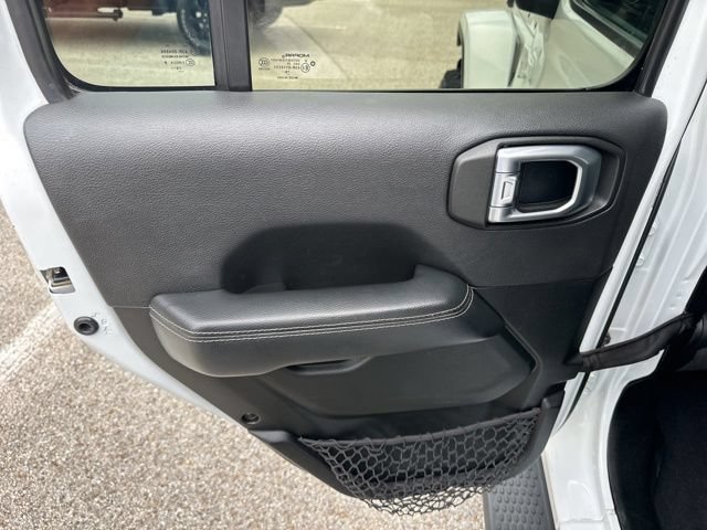 Used 2020 Jeep Wrangler Unlimited Sahara AWD/4WD image 30