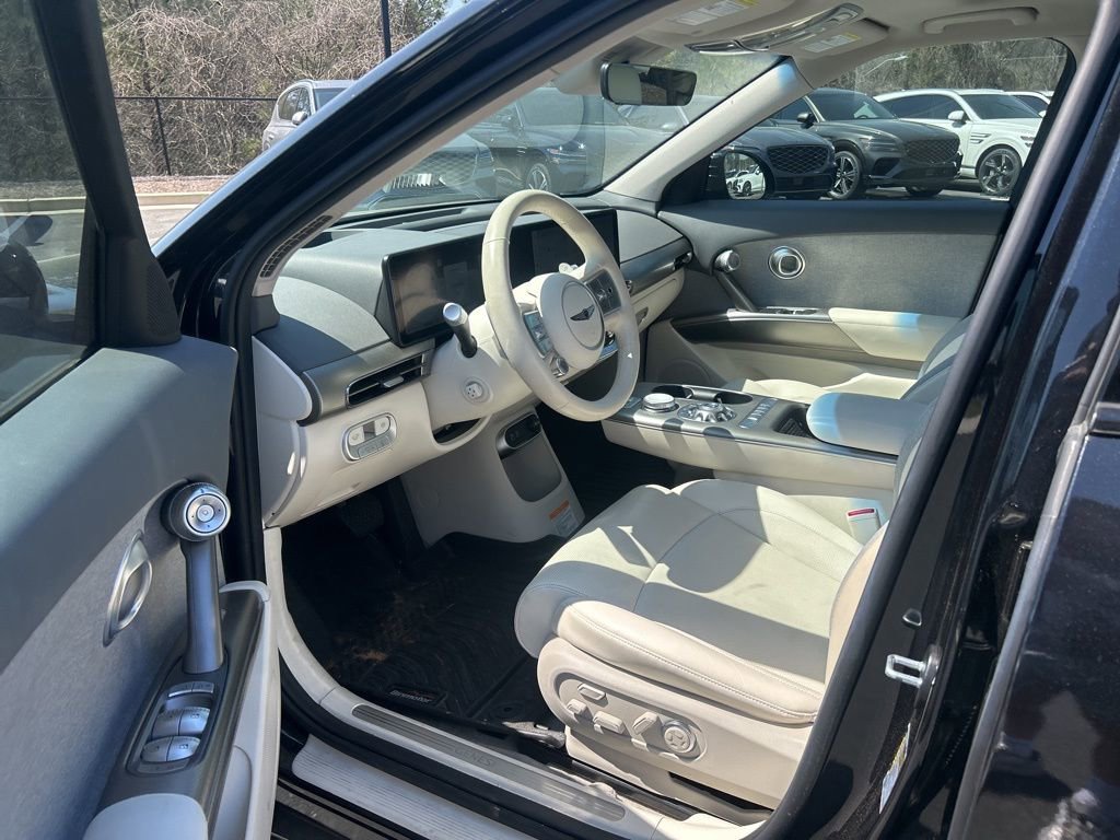 Used 2024 Genesis GV60 RWD w/ Cargo Package image 9