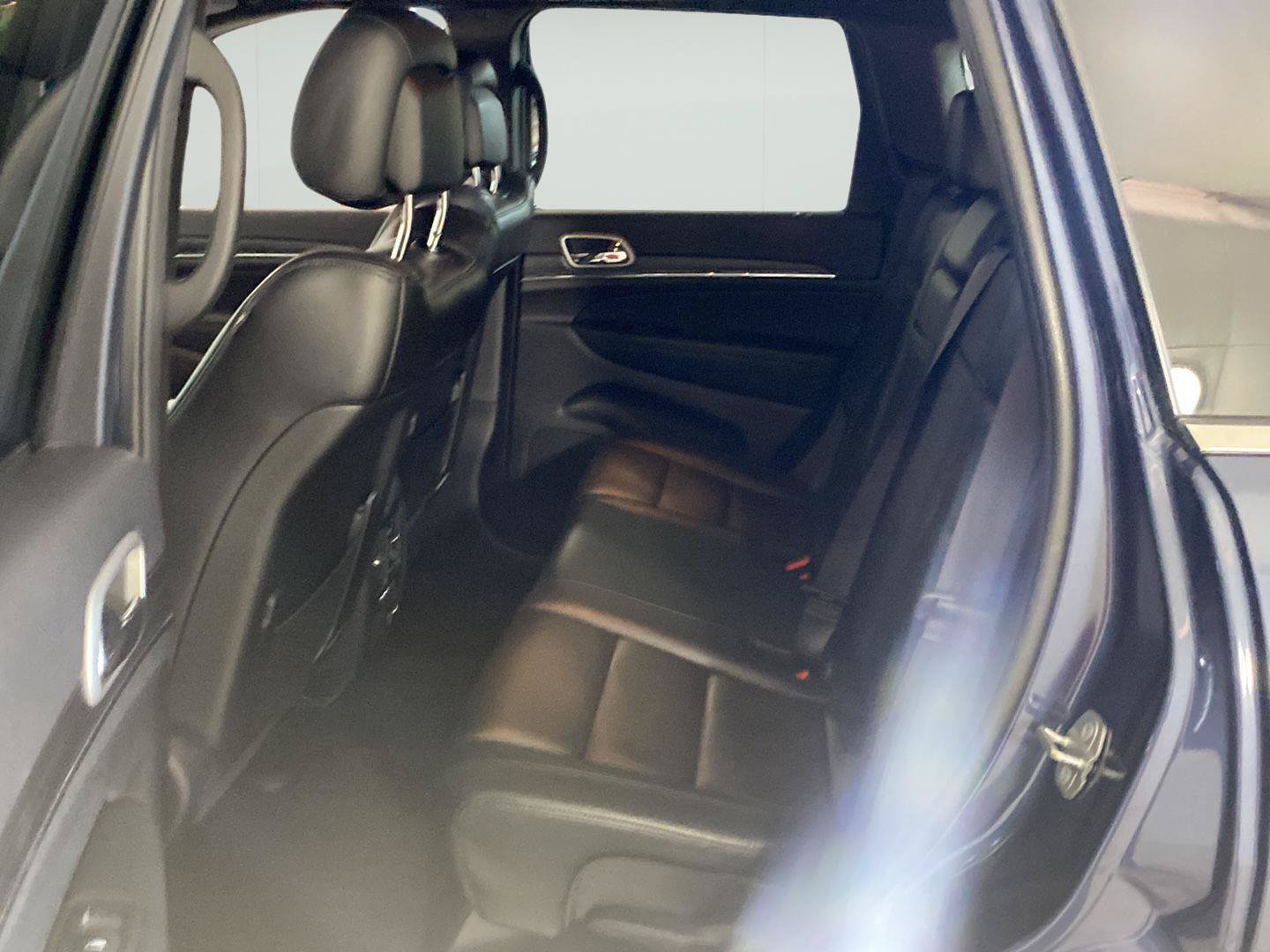 Used 2020 Jeep Grand Cherokee Limited AWD/4WD image 24
