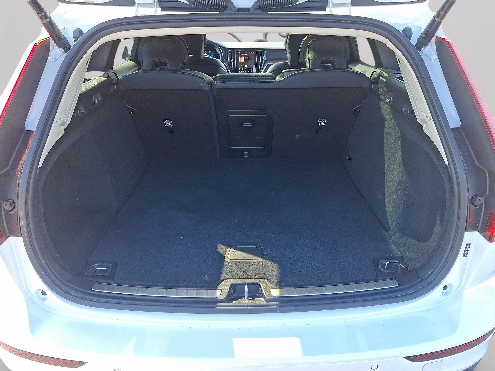 Used 2025 Volvo V60 B5 Cross Country Plus AWD/4WD image 27