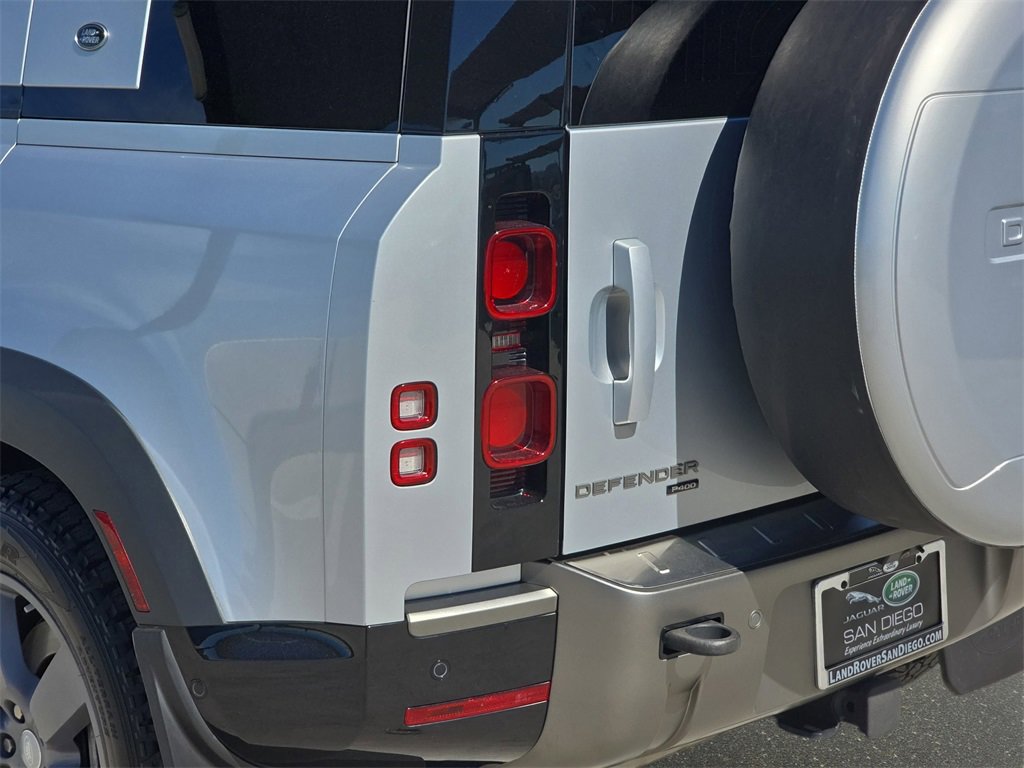 Certified 2021 Land Rover Defender 110 X-Dynamic HSE image 36