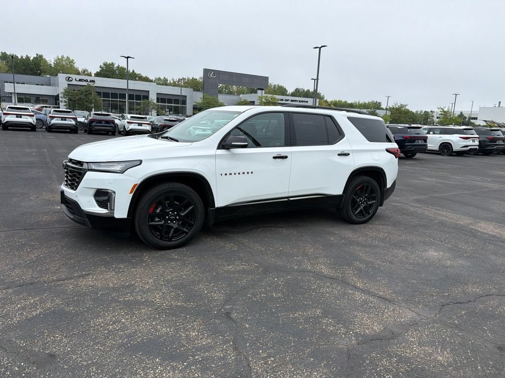 Used 2022 Chevrolet Traverse Premier w/ Redline Edition AWD/4WD image 3