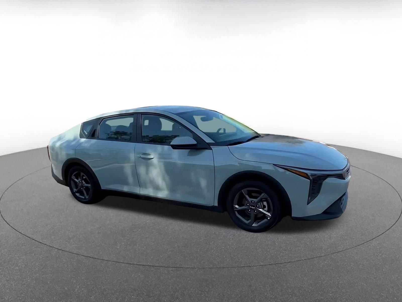 Used 2025 Kia K4 FWD image 2