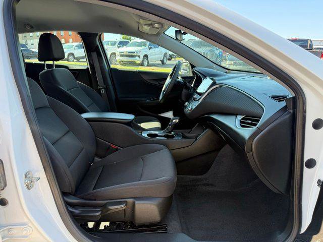 Used 2024 Chevrolet Malibu LS w/ Driver Confidence Package FWD image 3
