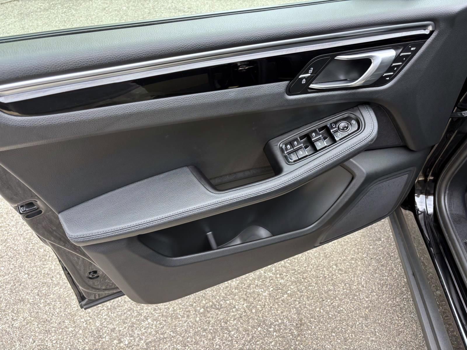 Certified 2023 Porsche Macan AWD/4WD image 22