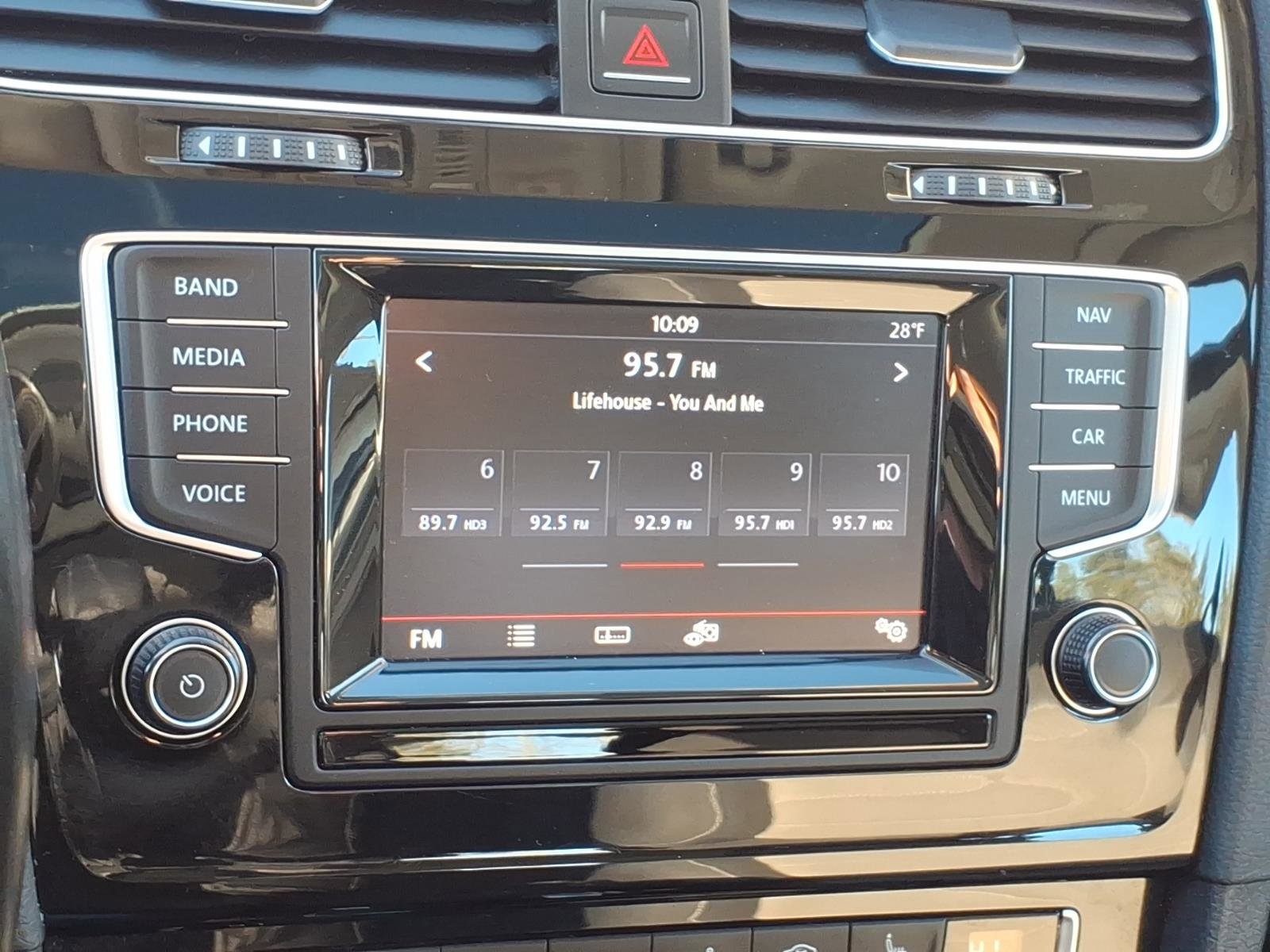 Used 2015 Volkswagen Golf SEL image 15