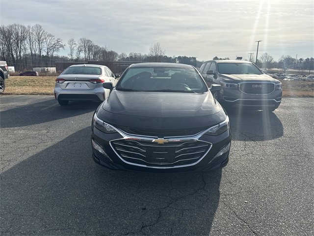 Used 2023 Chevrolet Malibu LT image 2