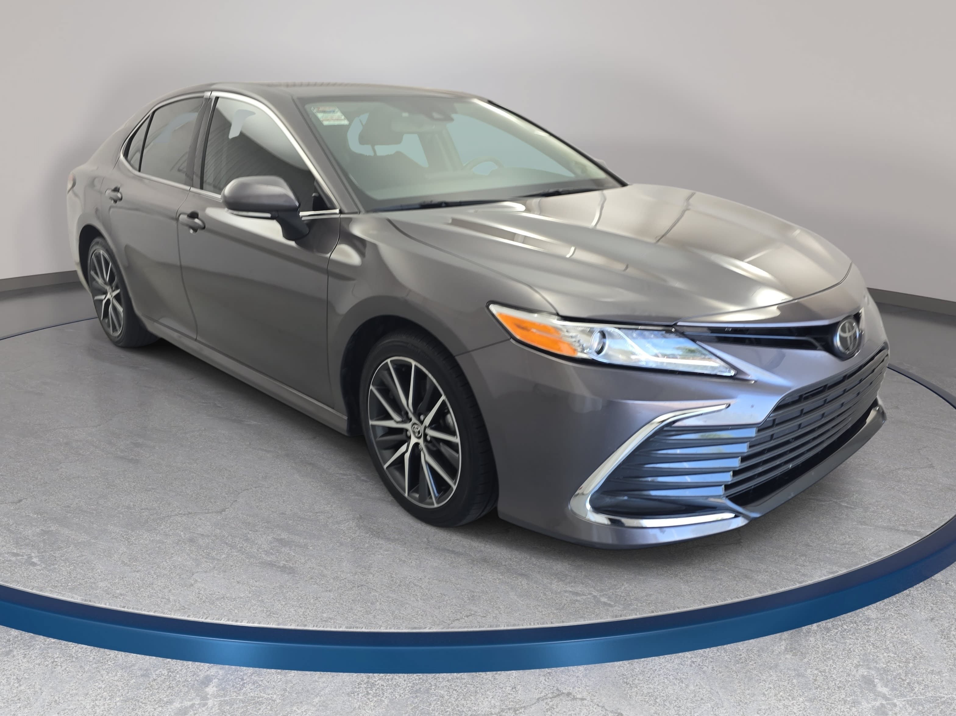 Used 2023 Toyota Camry XLE w/ Navigation Package FWD image 3