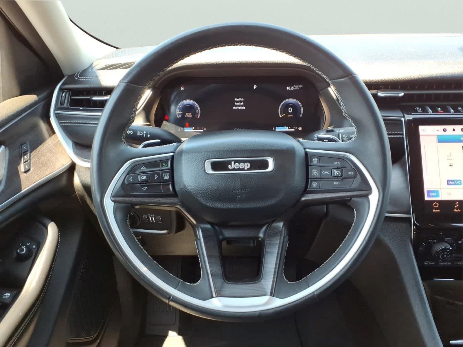 Used 2023 Jeep Grand Cherokee L Limited AWD/4WD image 18