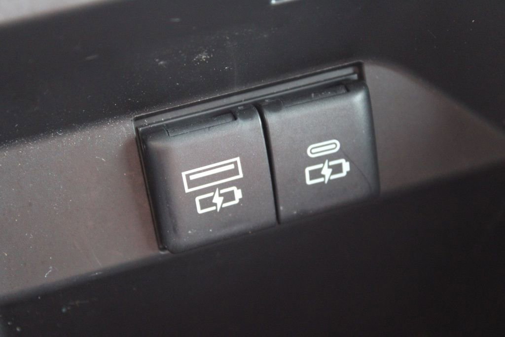 Used 2021 Toyota Camry SE w/ Blackout Package (TMS) image 39