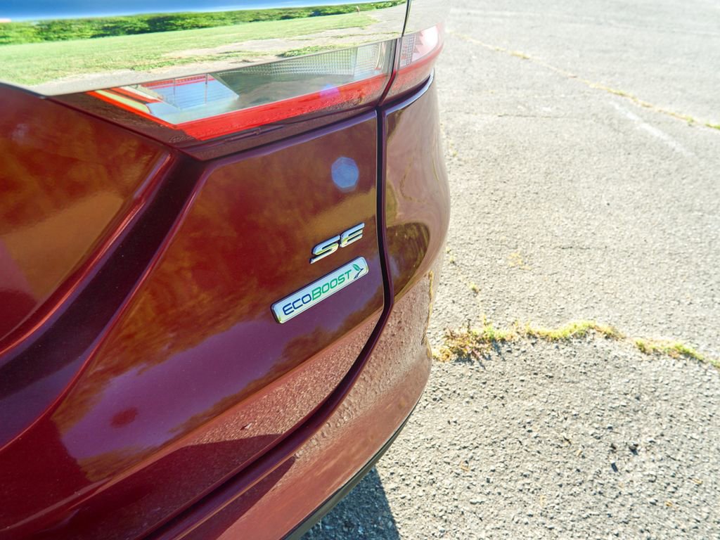 Used 2018 Ford Fusion SE w/ Fusion SE Technology Package FWD image 8