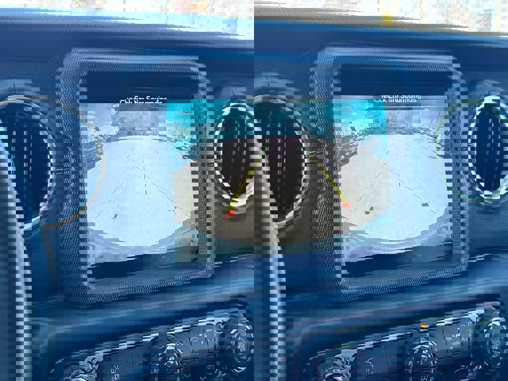 Used 2022 Jeep Wrangler Unlimited Sahara 4xe image 27