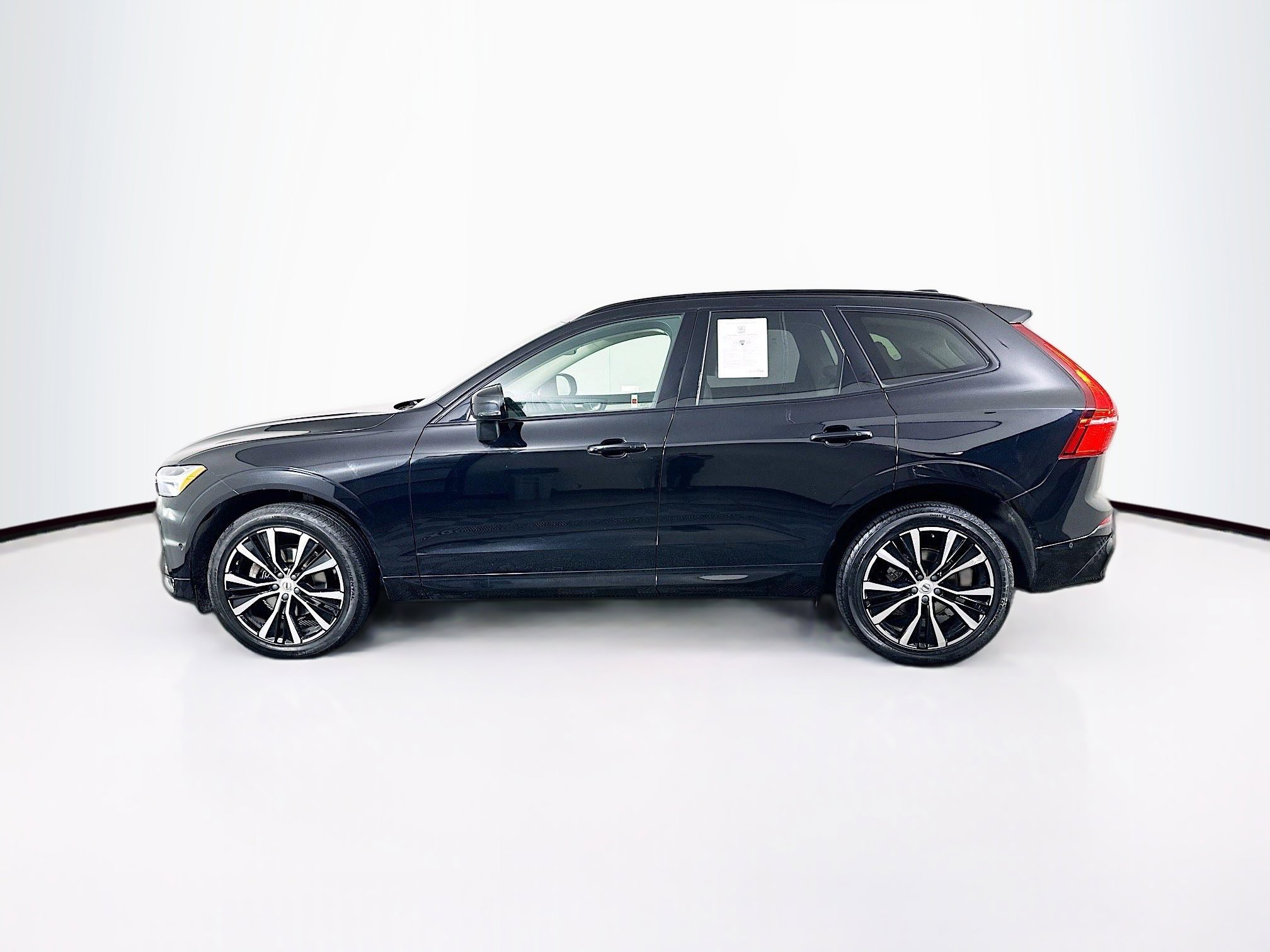 Used 2023 Volvo XC60 B5 Plus w/ Climate Package image 4